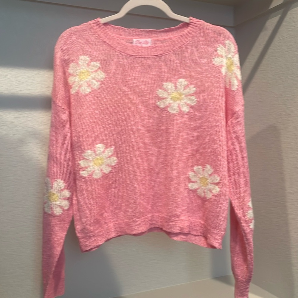Pink and white daisy spring summer sweater.